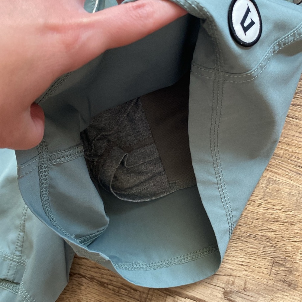 Vuori Men's Kore Shorts In Oregano Green - Picture 2 of 4